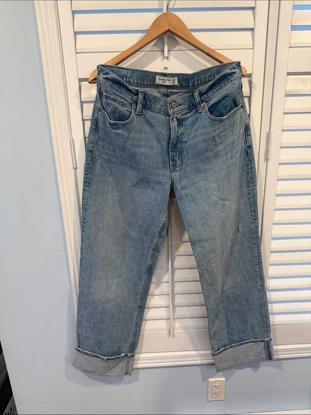 Abercrombie & Fitch Baggy Cuffed Jeans High Rise Size 30 Medium Wash Denim
